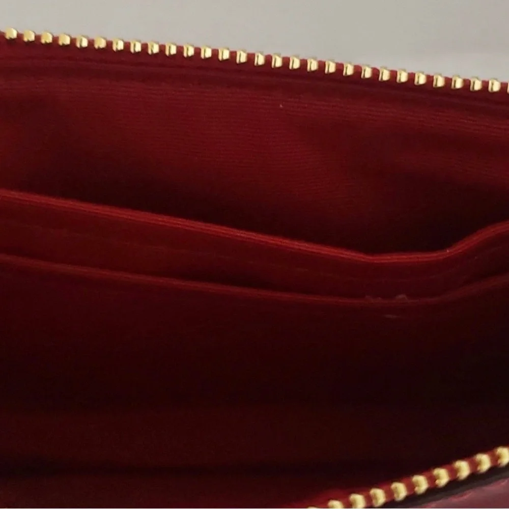 Coach Classic Horse & Carriage Wristlet Corner Zip